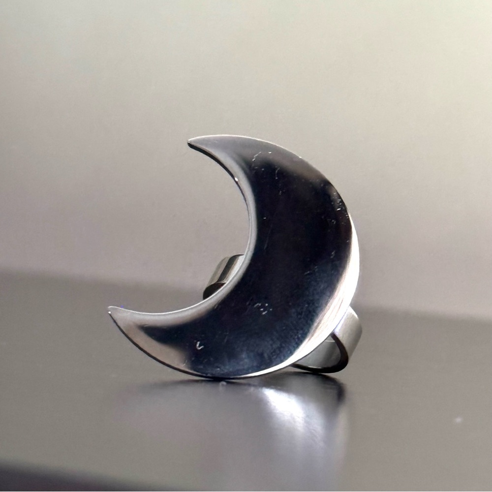 Killstar Black Crescent Moon Ring - Picture 3 of 9